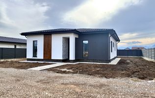 Casă/Parter/4 camere/Sânpetru