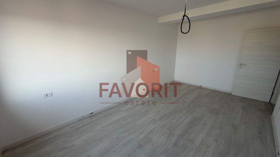 Decomandat. Disponibil imediat. Strada asfaltata - Poză 10