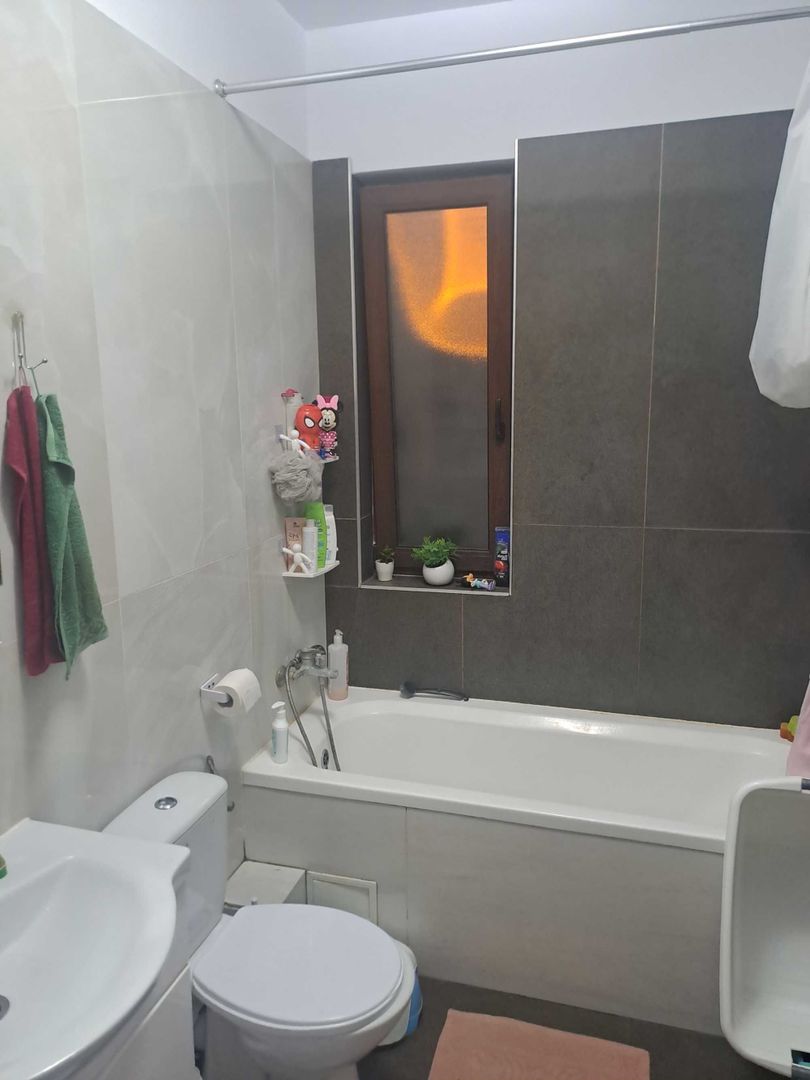 Vând apartament in comuna Giroc 2 camere living cu bucătarie si dormitor suprafata 43mp - Poză 2