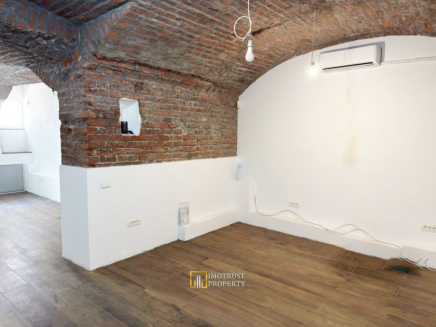 Spațiu Comercial de Închiriat – Ultracentral Arad - Poză 2