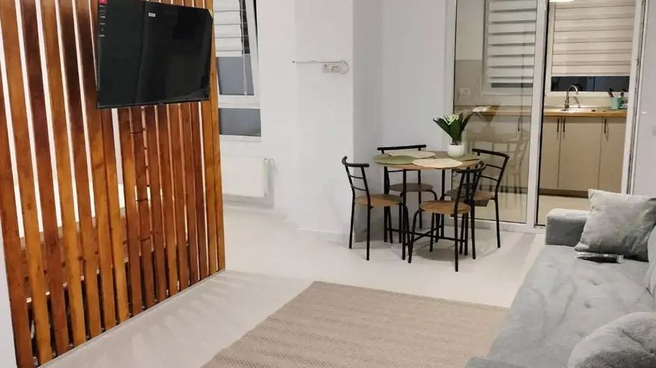 Studio - Central Address - Poză 1