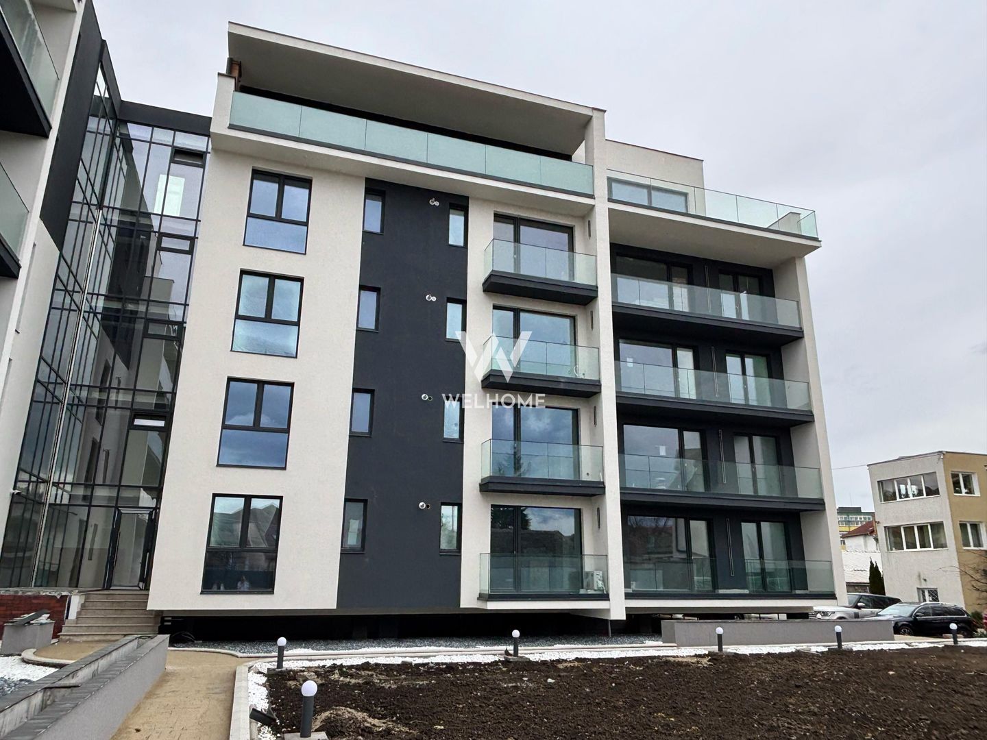 Apartament PREMIUM 3 camere cu GARAJ - zona Centrala - Poză 2