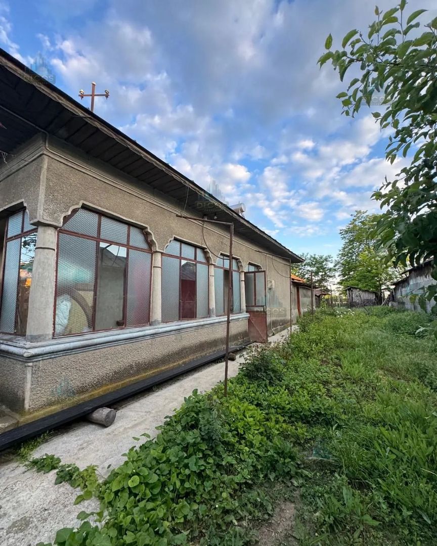 Casă + Spațiu Comercial – Oinacu, 2.658 mp teren - Poză 1