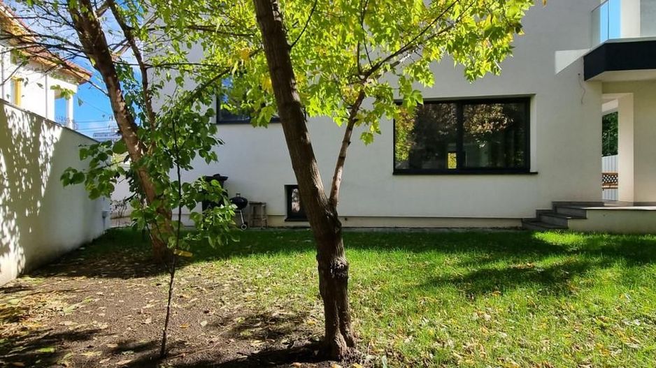 Casă spectaculoasă – 314 mp utili, cramă, terase, 7 camere, teren 432 mp - Poză 4