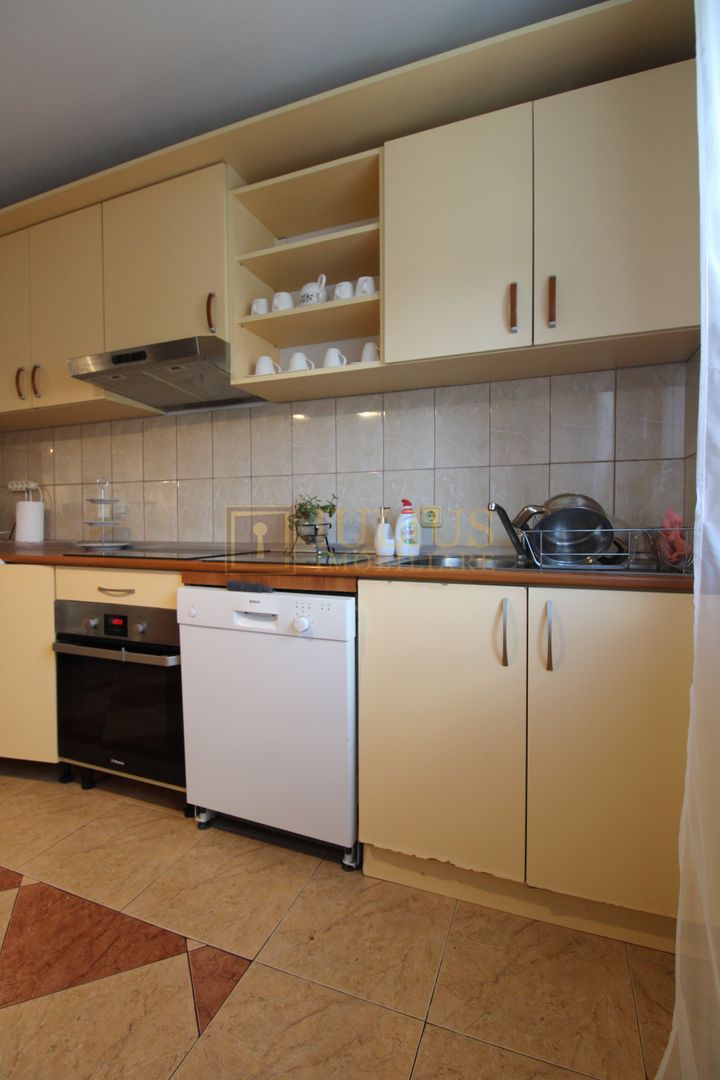 Casa in Blascovici, 5 camere + 3 bai, centrala proprie - Poză 6