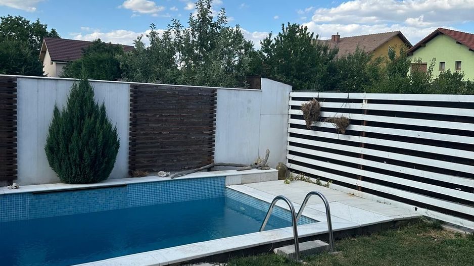 Piscină | Mobilată complet | Panouri solare | 3 băi și terasă închisă - Poză 1