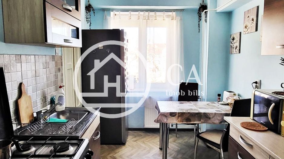 Apartament 3 camere de vânzare- Zona Centrală - Poză 4