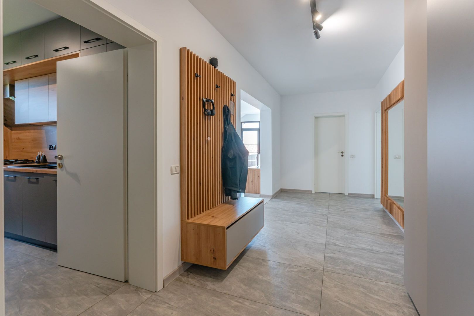 Decomandat 3 camere, 98 mp, Harman - Mobilat modern, parcare - Poză 15