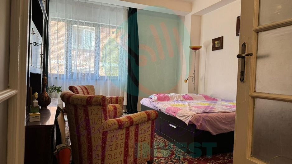 Apartament spatios cu 4 camere - Poză 5
