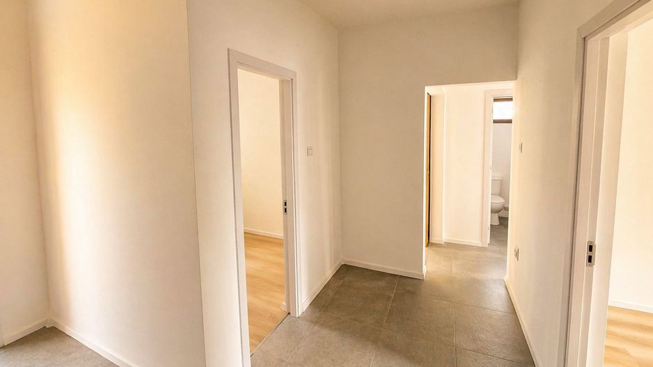 Casa compet renvoata Piata Mihai Viteazau Ploiesti, curte - Poză 7