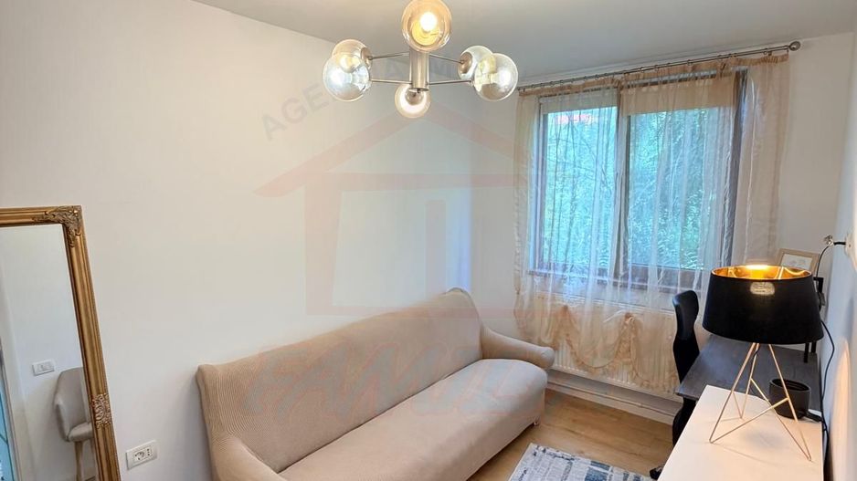 APARTAMENT CU 3 CAMERE DE ÎNCHIRIAT | ETAJ 3 | ȚIGLINA 1 - Poză 1