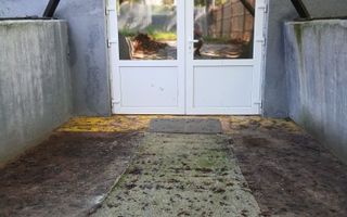 Spațiu de închiriat în Târgu Frumos, cu suprafață generoasă și curte interioară - Poză 2