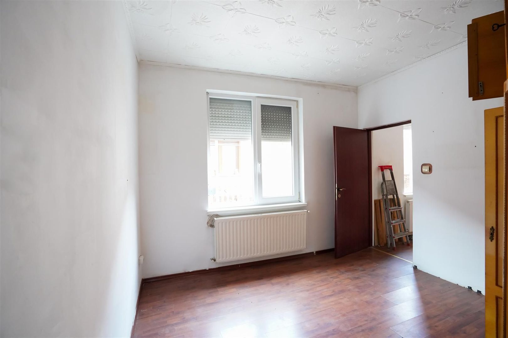 CASA LA CURTE COMUNA ZONA CENTRALA - Poză 4