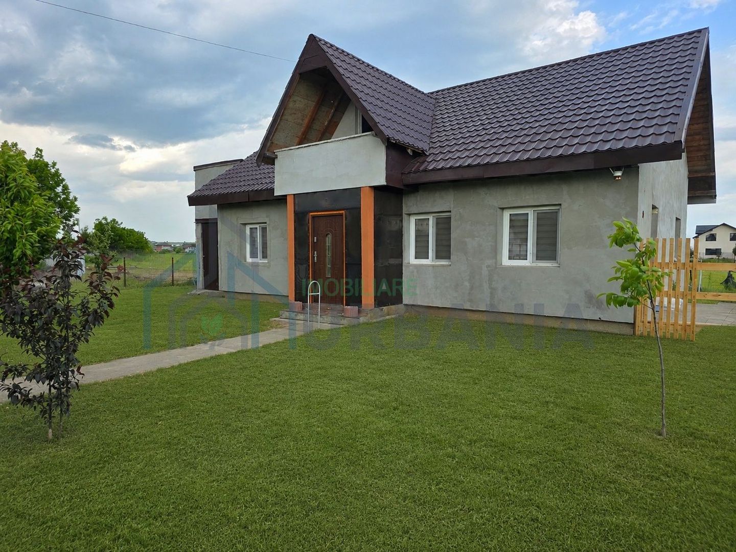 Casă P+M cu garaj, mansardă amenajabilă și teren de 500 mp în Dancu - Poză 1