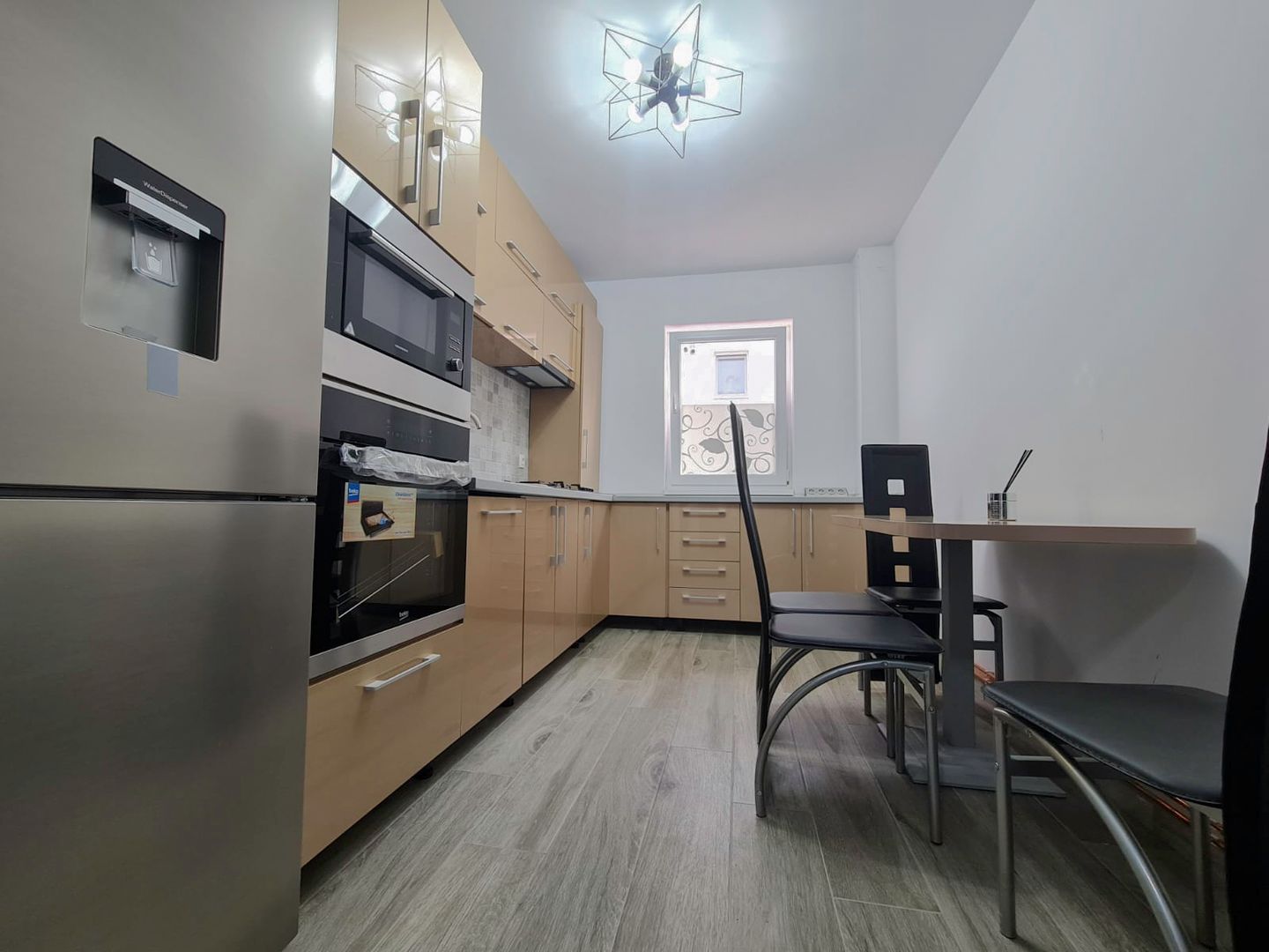 Apartament nou, mobilat și utilat - 3 camere, 2 bai și curte - Poză 17