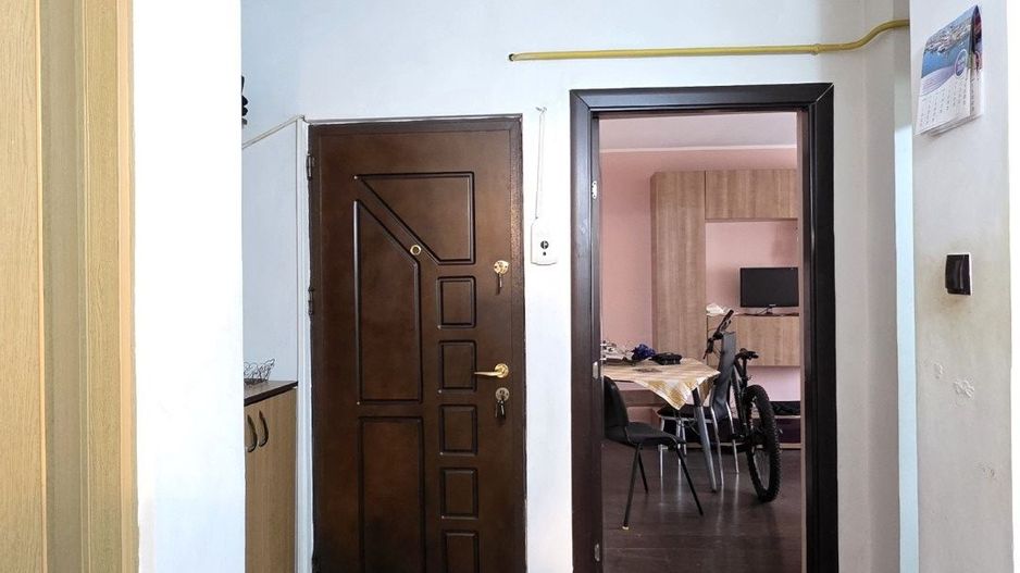 Apartament 3 camere, mobilat si utilat, etaj 3, zona CARTIER; - Poză 9