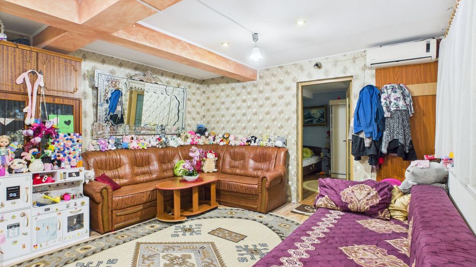 Casă cu 4 camere pe Bd. Laminorului – modernă și întreținută - Poză 3