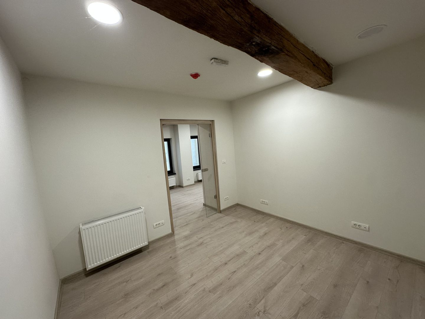 Spatii de birouri Ultracentral suprafață  de 27.7 mp - Poză 6
