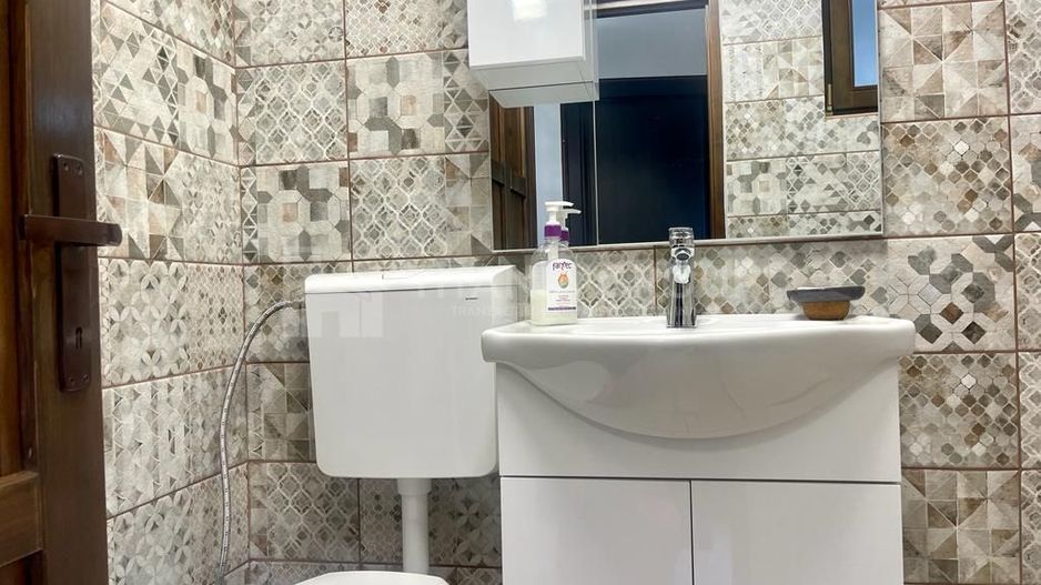 INVESTITIE Vila moderna + vila la rosu, teren 1480 padure - Poză 11