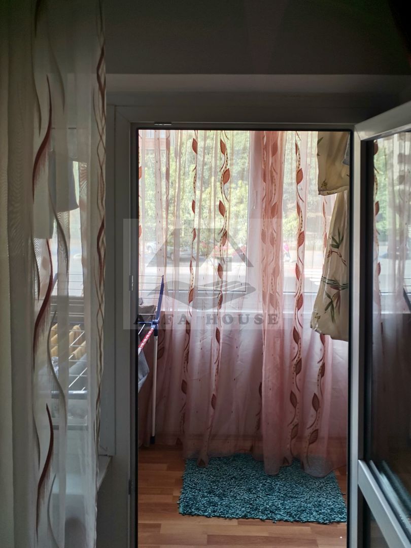 Apartament cu trei camere, zona Racadau 74 mp - parcul Trandafirilor - Poză 15