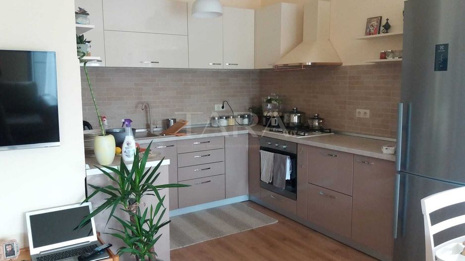 Vânzare apartament si curte in zona Lidl - Poză 3