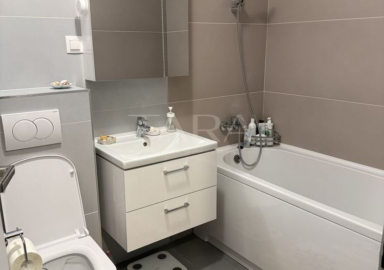 Apartament premium cu 3 camere și parcare subterană în Florești. - Poză 13