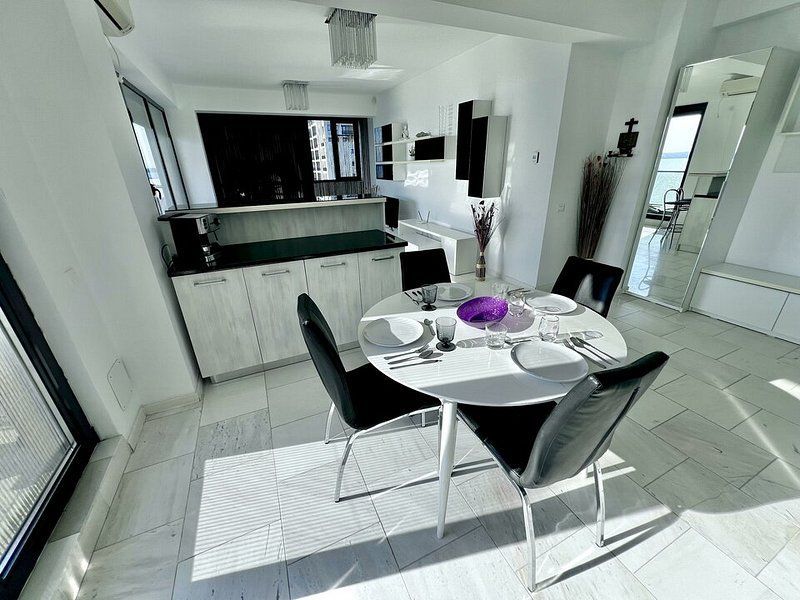 Apartament 2 camere Vila Sophia 1 - Vedere frontala la lac - - Poză 4