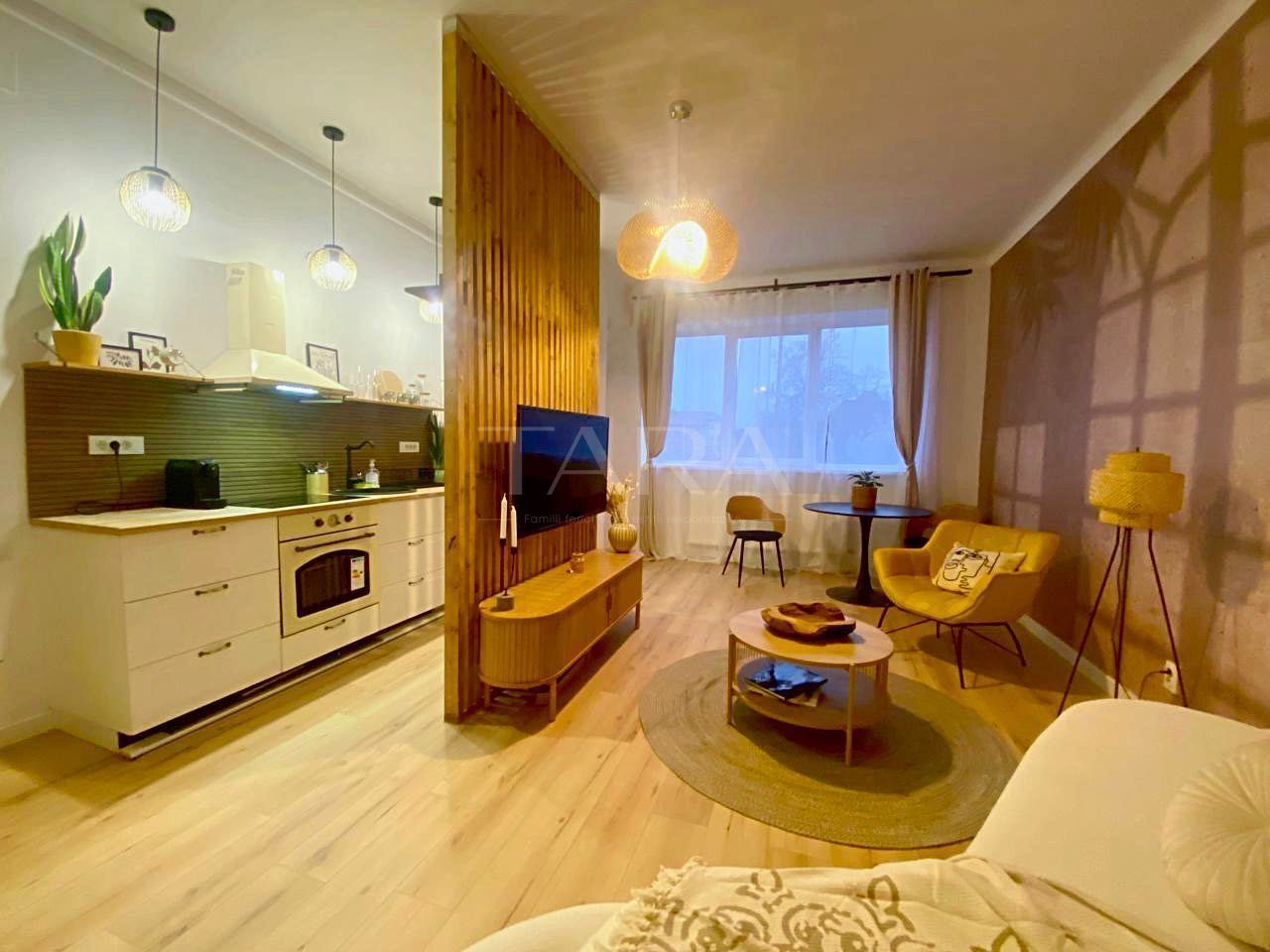 Vand apartament 2 camere, Centru,  finisaje de lux - Poză 1