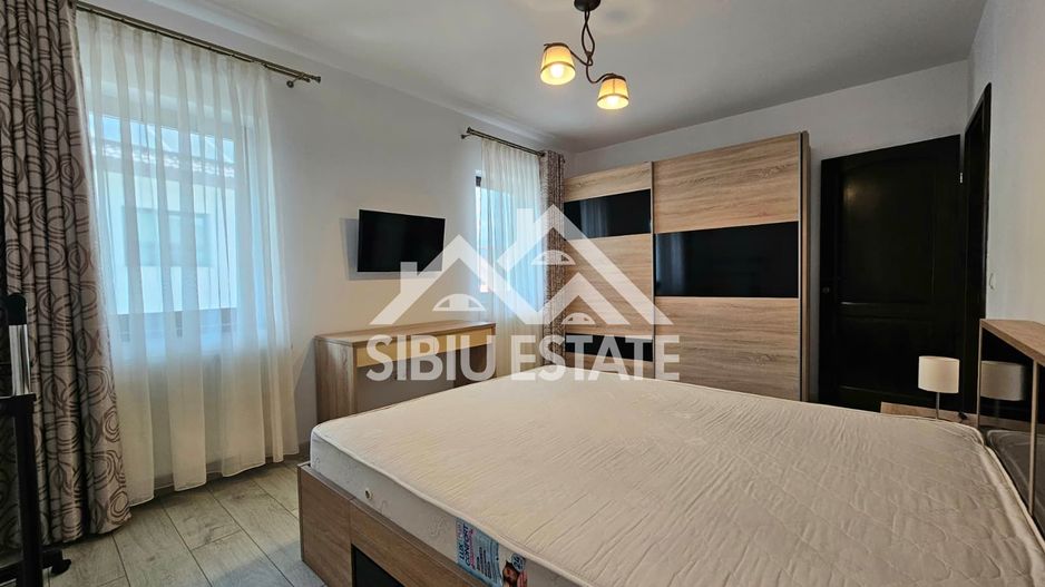Casa mobilata 4 camere, 2 bai, curte si carport - Poză 3