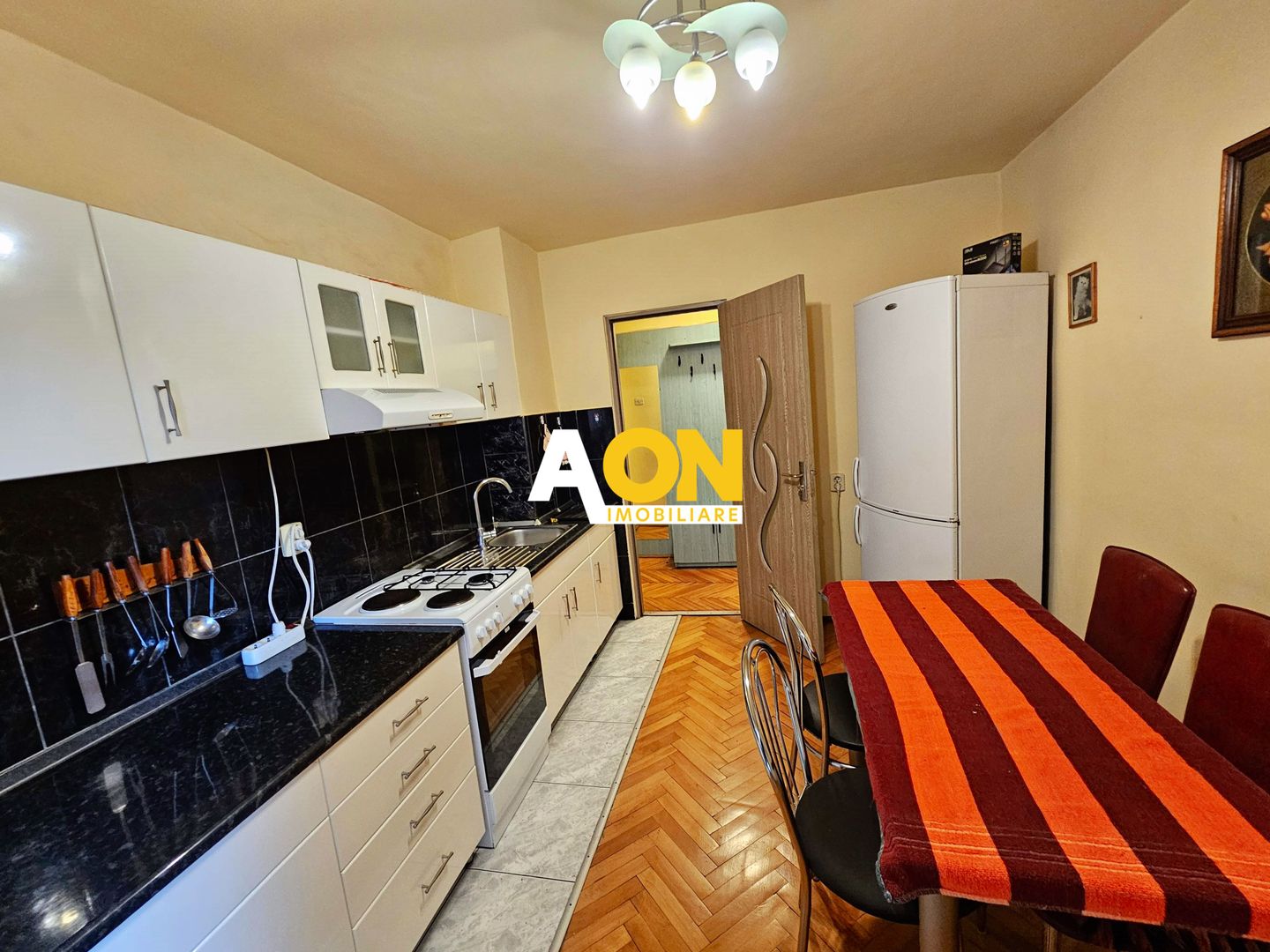 Apartament 3 camere, 2 bai, 2 balcoane, etaj 1, zona Liceului Sportiv - Poză 3