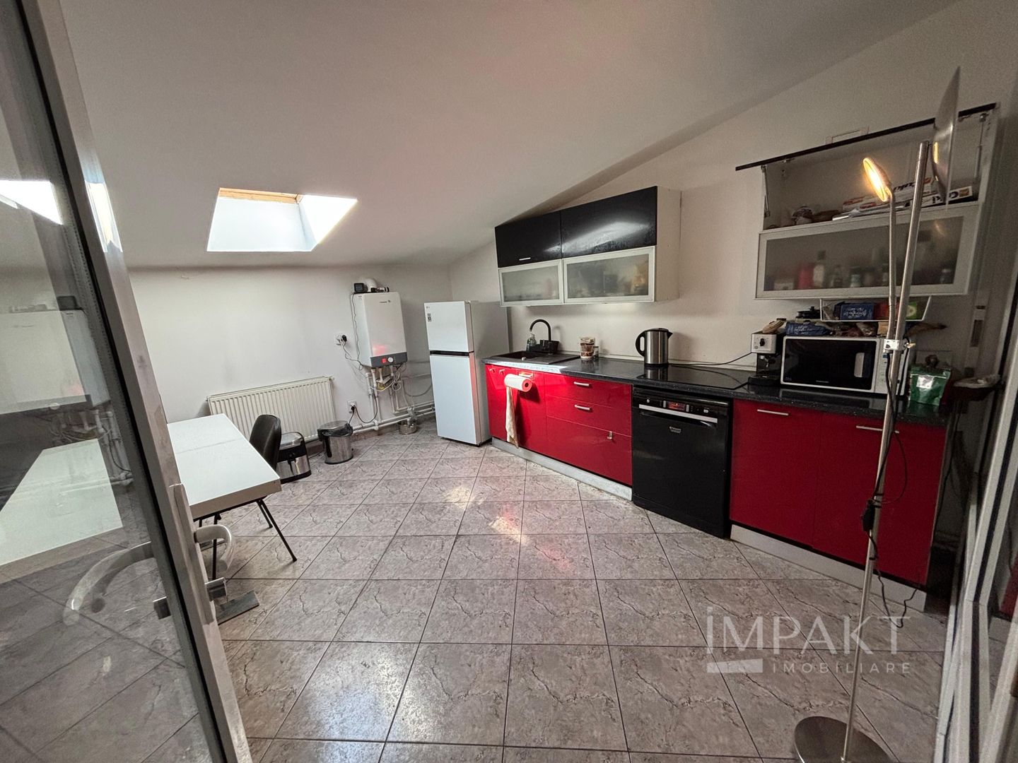 De vansare cladire birouri Floresti 1330 mp - Poză 5