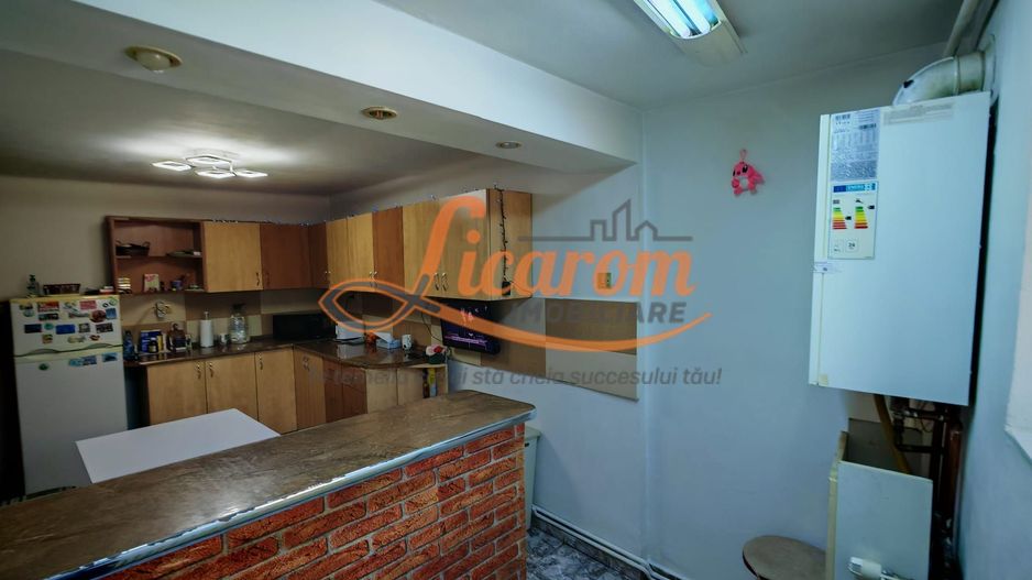 Corp de casa 4 camere zona Nicopole,curte comuna cu 1 familie. - Poză 3