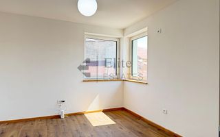 Casa noua singura in curte, ultracentral in Oradea - Poză 8