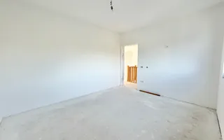 Duplex-uri cu 4 camere, 3 bai si perete coumn dublu in Chisoda, la asfalt. - Poză 15