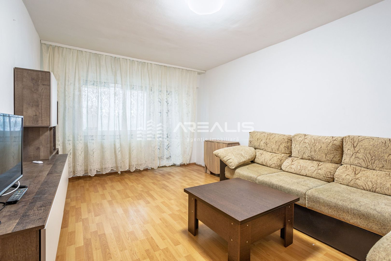 De închiriat -Apartament 3 camere, decomandat, zonă centrală - Poză 3