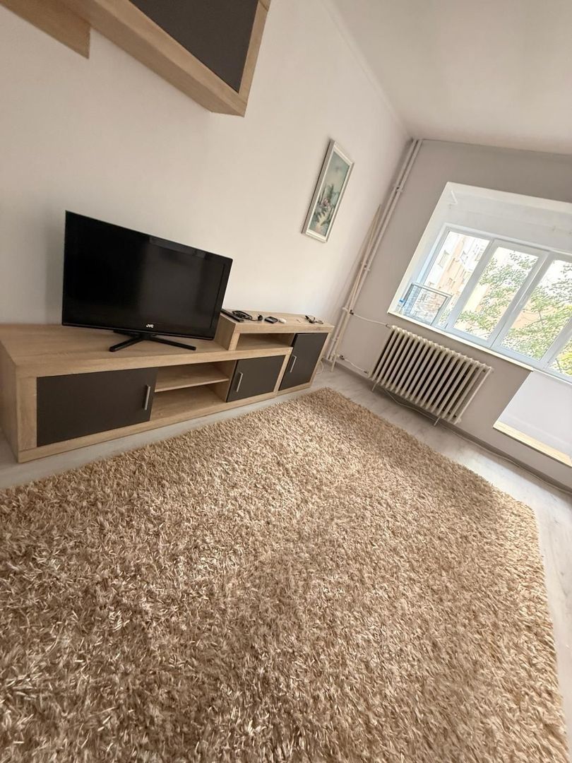 Închiriere Apartament cu 2 camere, decomandat,2 min metrou 1 Decembrie 1918 - Poză 2
