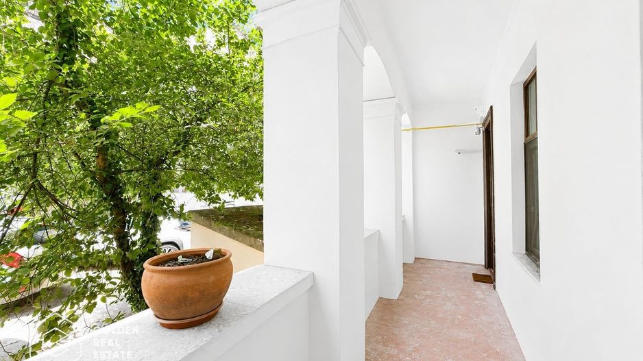 Apartament ultracentral, 2 camere, curte cu acces auto - Poză 10