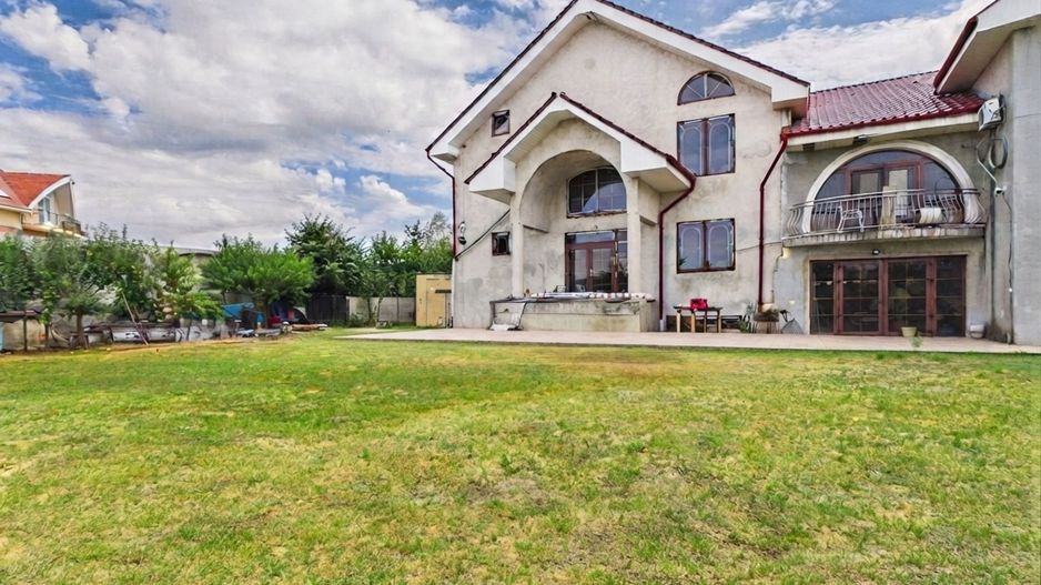 Clădire 850 mp, Czaran Gyula, 8 parcări - Poză 1