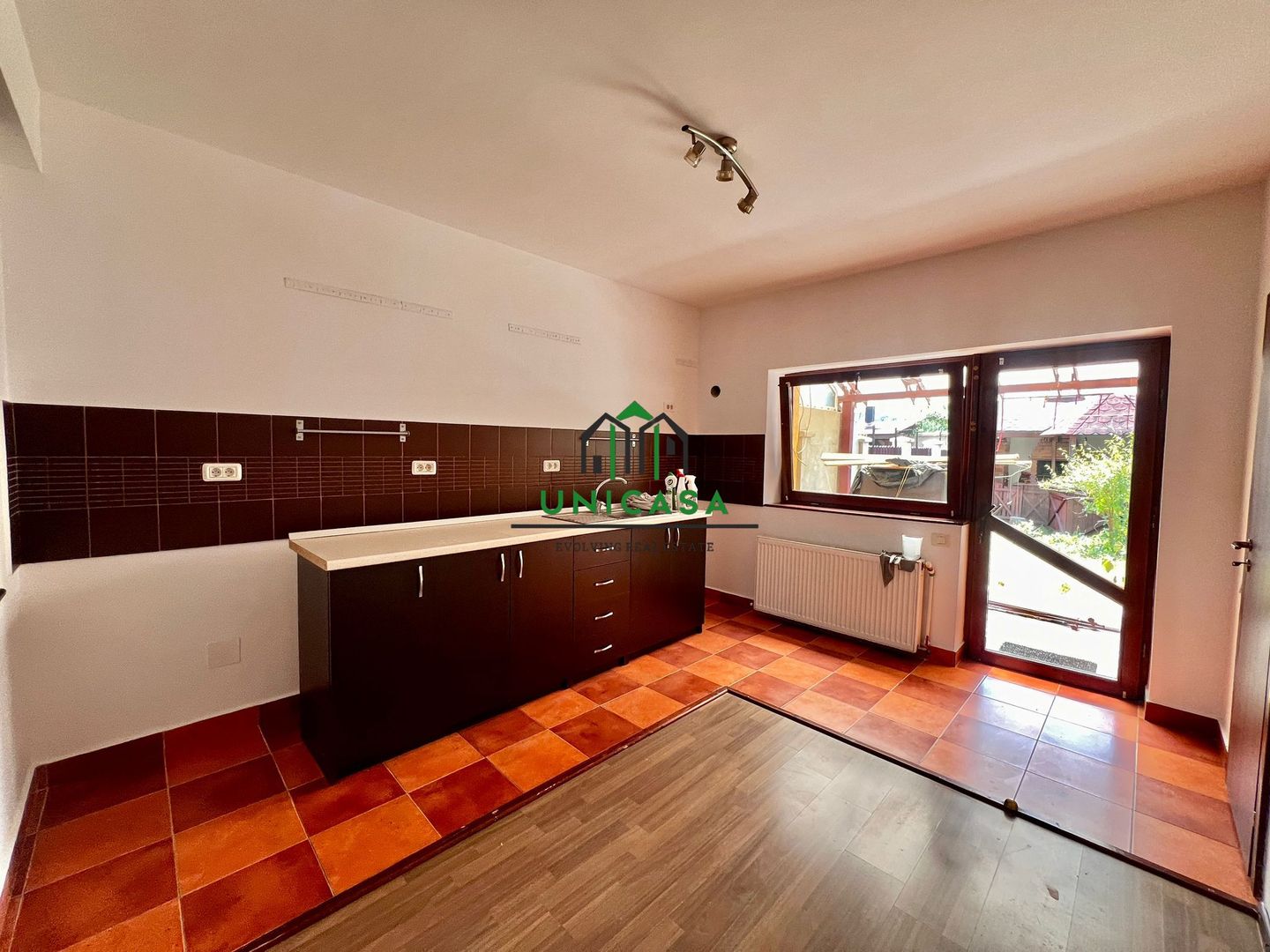 Casa Vladesti/4 camere - Poză 2