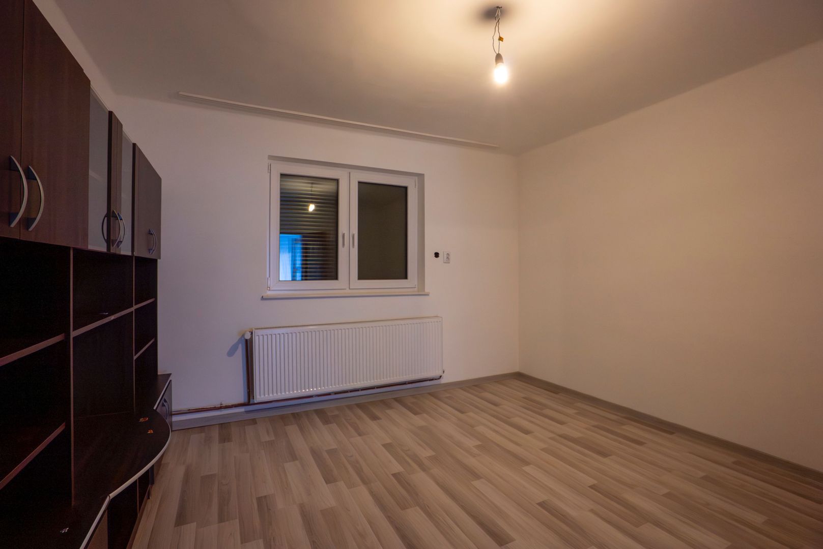 Casa Oradea 4 camere 1100 mp teren panouri si baterie de stocare - Poză 4