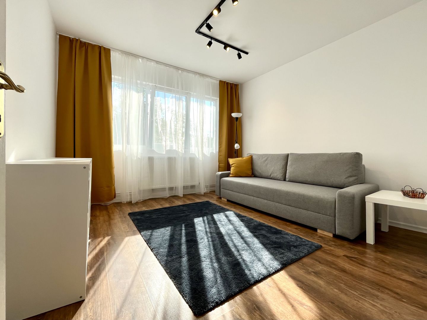 Apartament 2 camere,  vibrant si primitor, zona Complex - Stadion - Poză 1