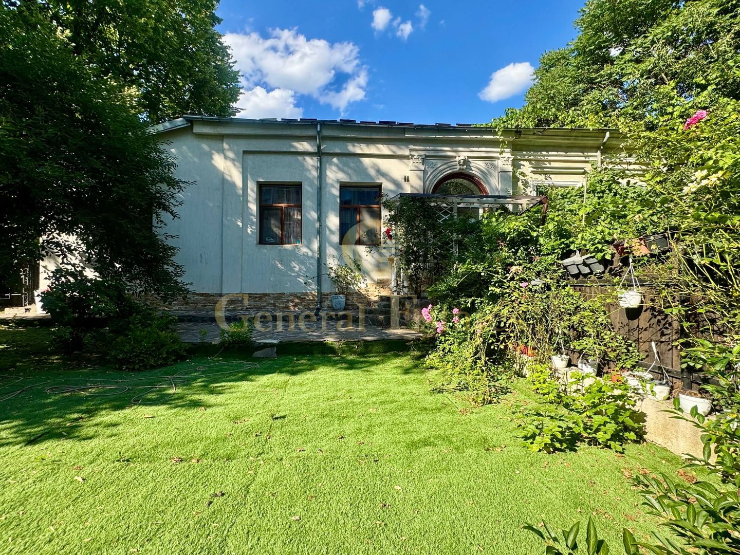 Spre Vânzare Proprietate remarcabilă cu 6 camere în inima Iașului ! - Poză 6