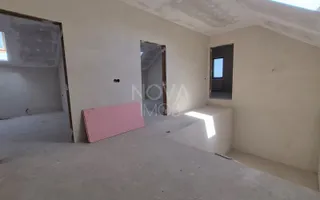 Casa generoasa cu 7 camere, 3 bai, dressing si parcare – Sura Mica - Poză 11