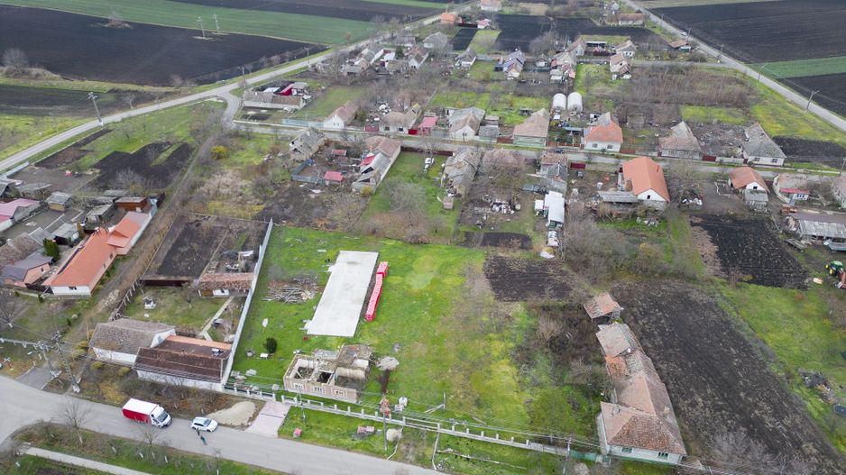 Teren intravilan cu fundatie inceputa si materiale - Poză 2