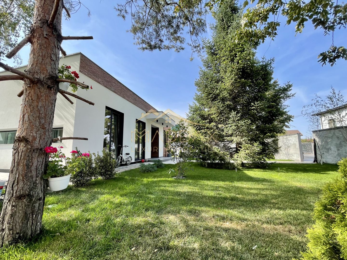 Vila cu 5 camere // * 565 mp gradina* // Tunari - Poză 43