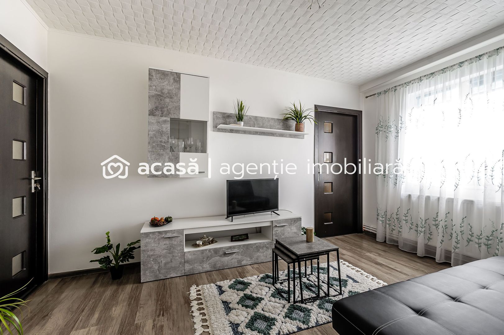 VANDUT! Apartament 3 camere - renovat recent - Poză 2