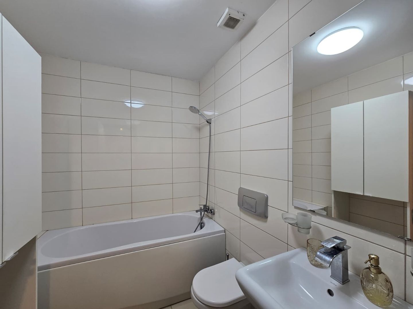 COSMOPOLIS - Apartament cu 2 camere, mobilat si utilat. - Poză 9