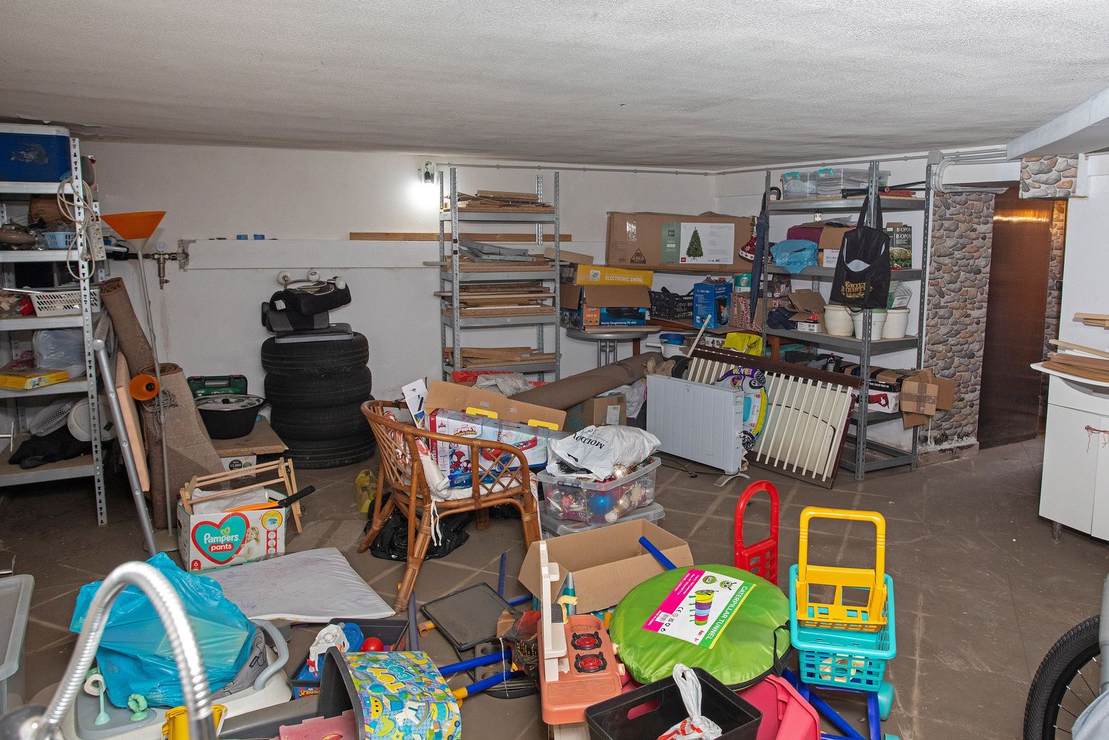 Vilă, singur în curte, central, Oradea 128 mp. 800  E/lună. Comision 0 - Poză 38