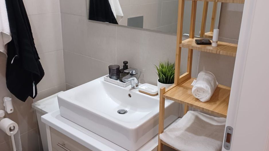 Apartament 2 camere vedere piscina Cosmopolis - Poză 5