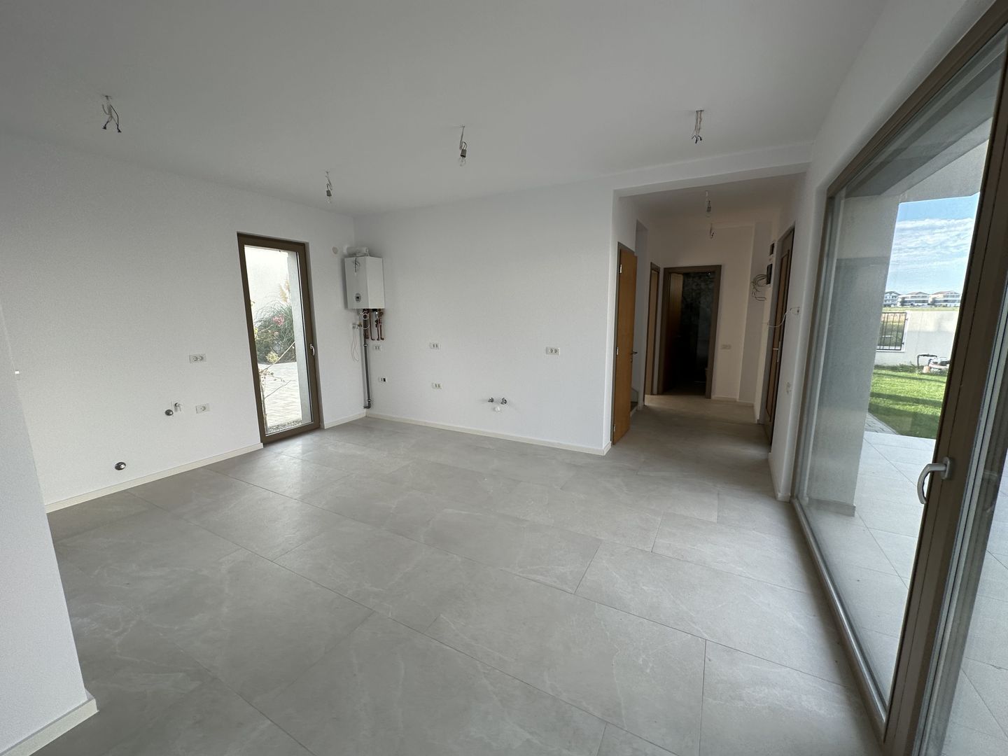 Casa cu 4 camere - Dumbarvita - Poză 5